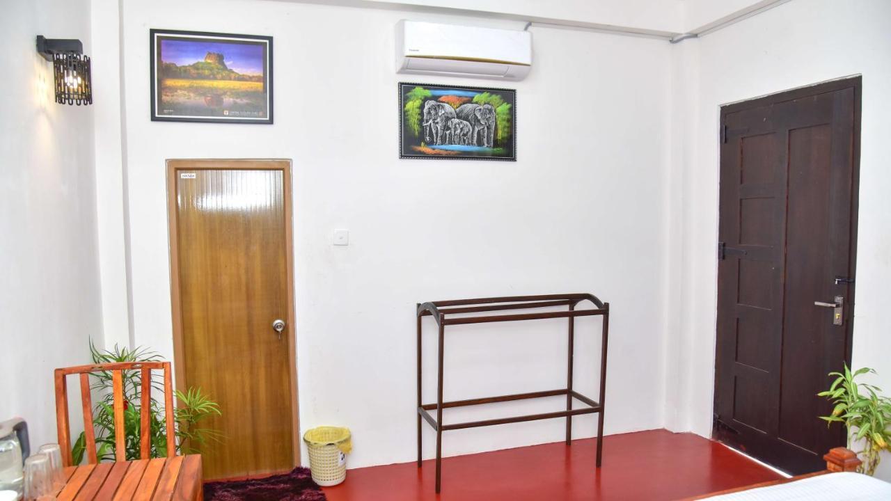 Smashing Inn Дамбулла Экстерьер фото