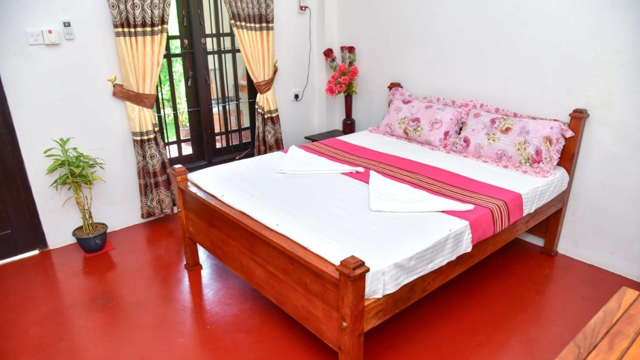 Smashing Inn Дамбулла Экстерьер фото