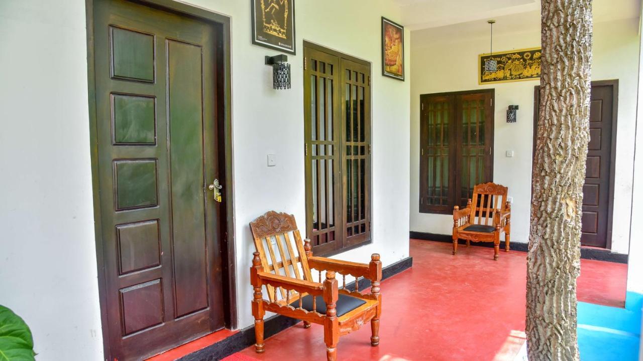 Smashing Inn Дамбулла Экстерьер фото