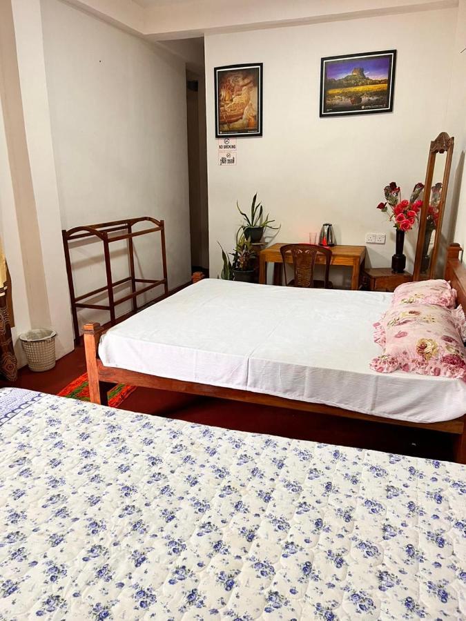Smashing Inn Дамбулла Экстерьер фото