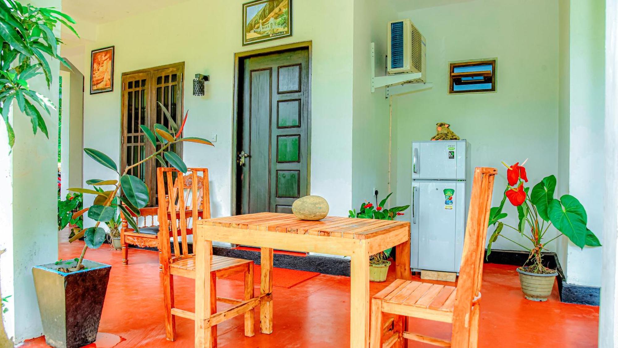 Smashing Inn Дамбулла Экстерьер фото