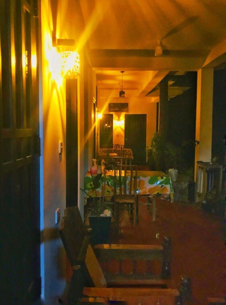 Smashing Inn Дамбулла Экстерьер фото
